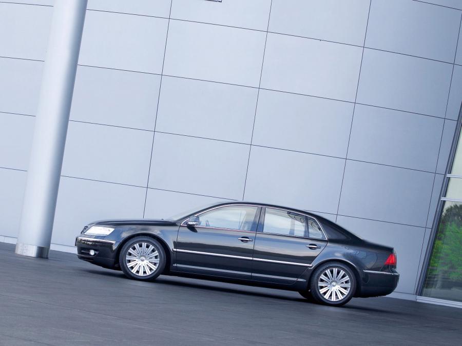  Volkswagen Phaeton V6 TDi 2002 года  (фото 2 из 8)